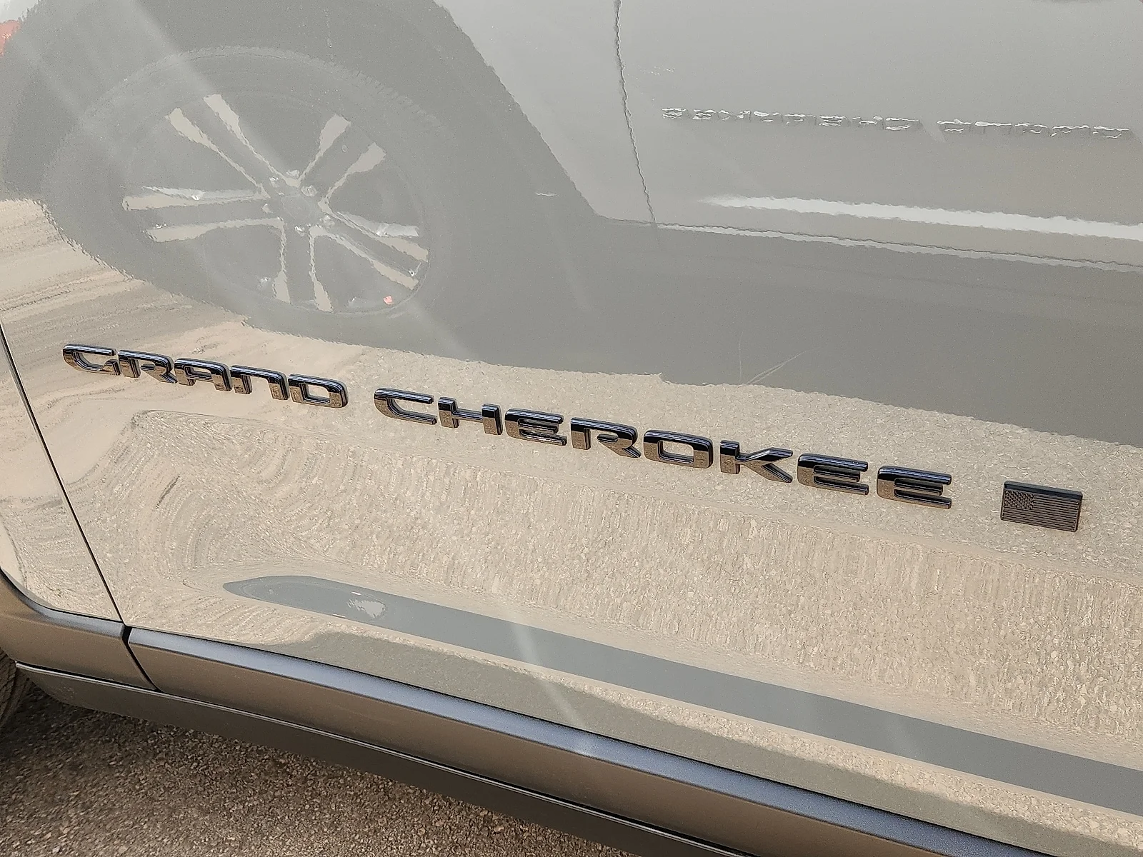 New 2027 Sting-Gray Clear-Coat Paint Jeep LAREDO ALTITUDE 4X4 image 7