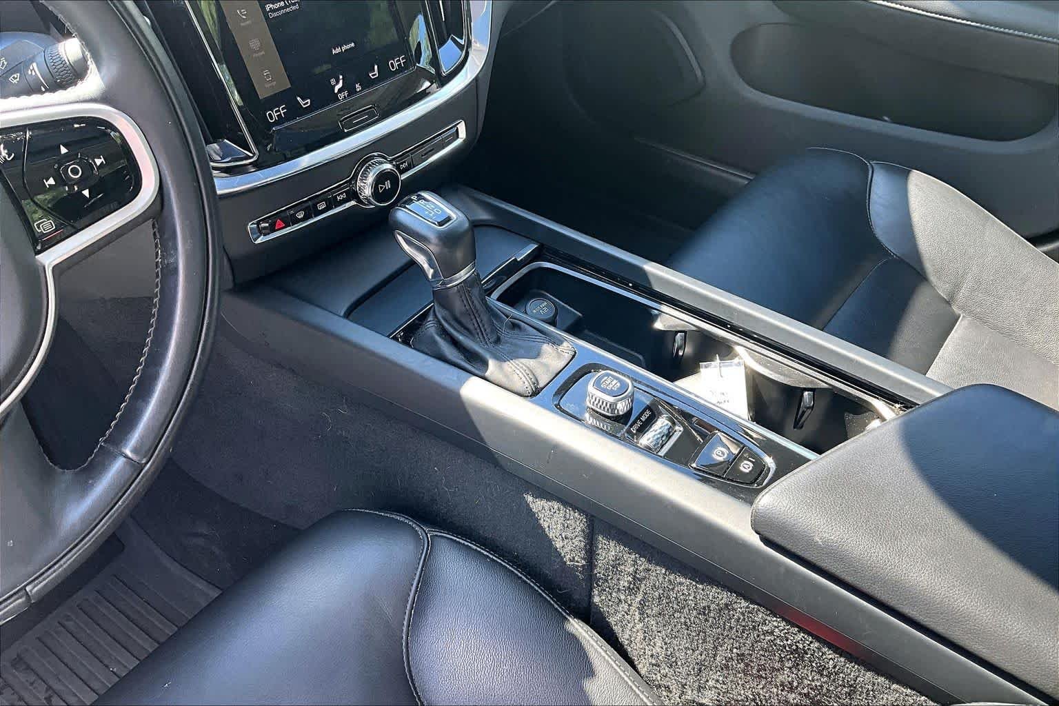 Used 2020 Crystal White Pearl Metallic Volvo Momentum image 17