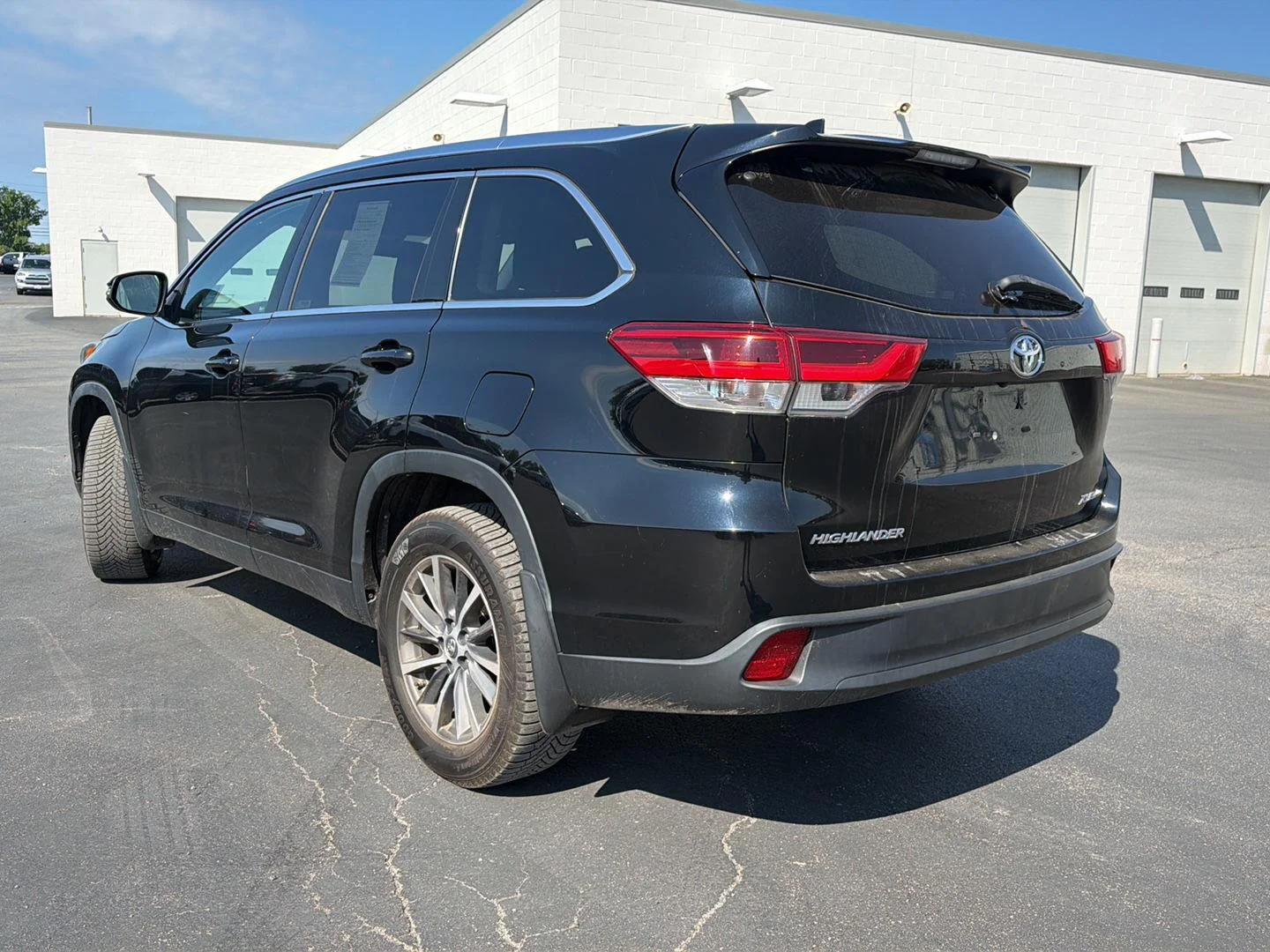 Used 2019 Midnight Black Metallic Toyota XLE image 4