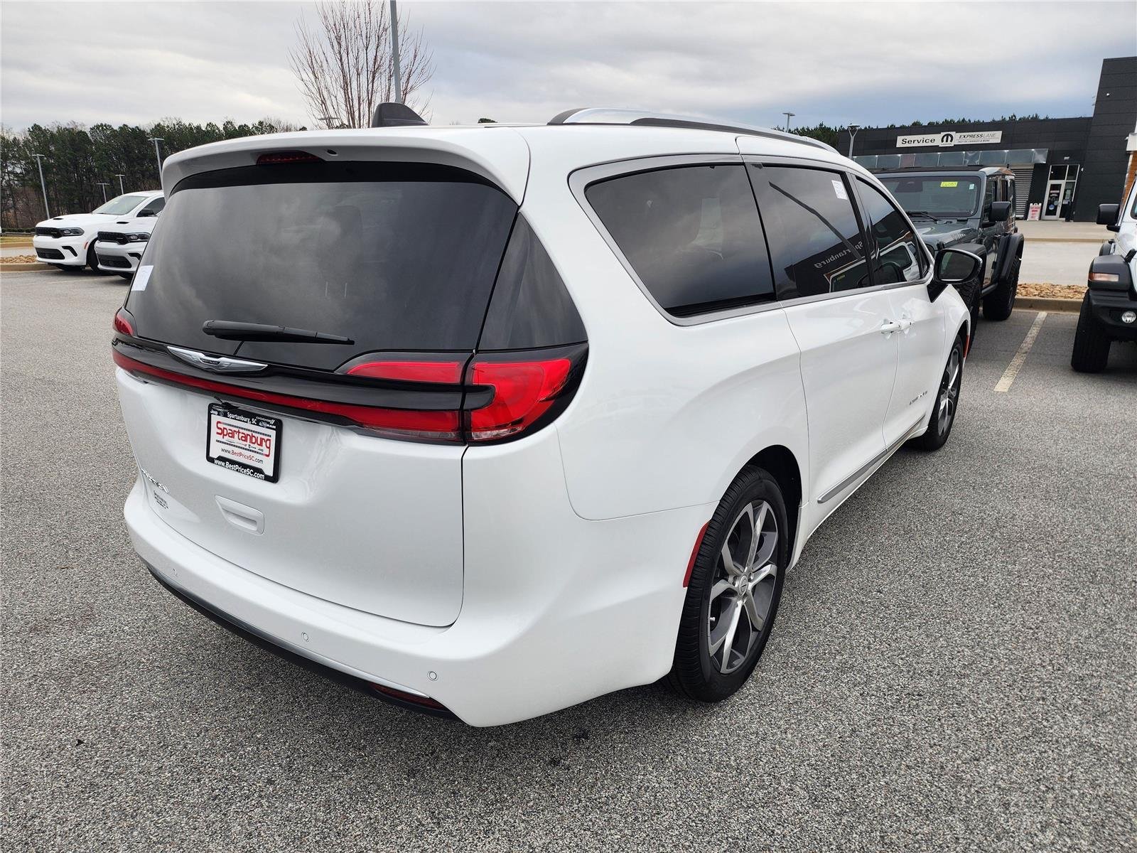 New 2026 Bright White Clear-Coat Exterior Paint Chrysler Pinnacle image 6
