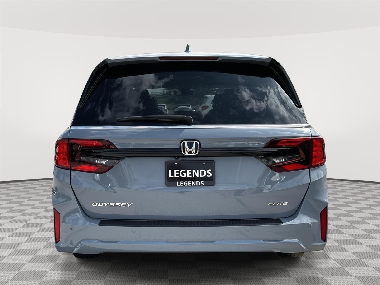 Used 2025 Sonic Gray Pearl Honda Elite image 4