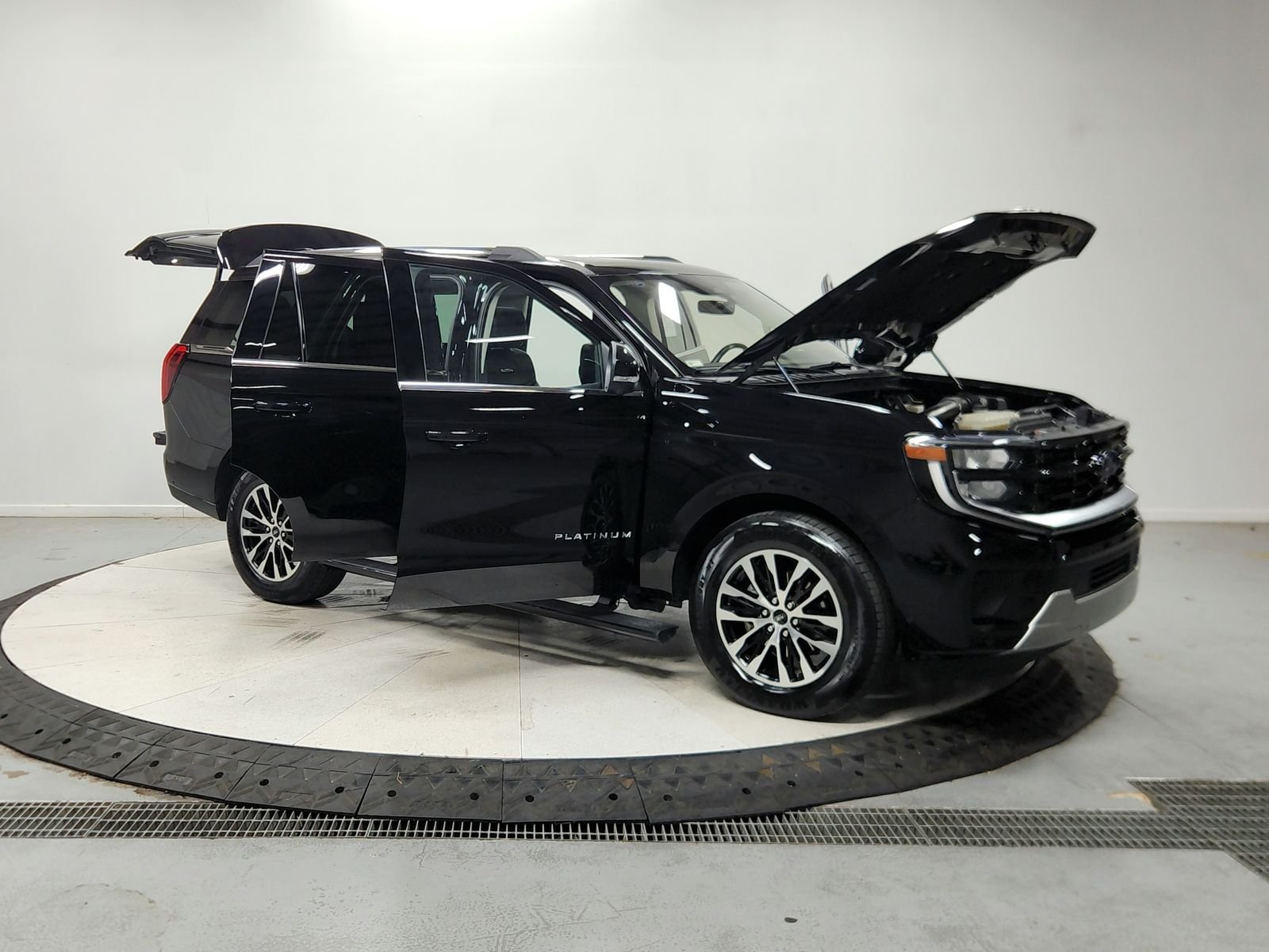 Used 2025 Agate Black Ford Platinum image 10