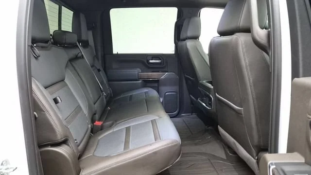 Used 2022 White Frost Tricoat GMC Denali image 29