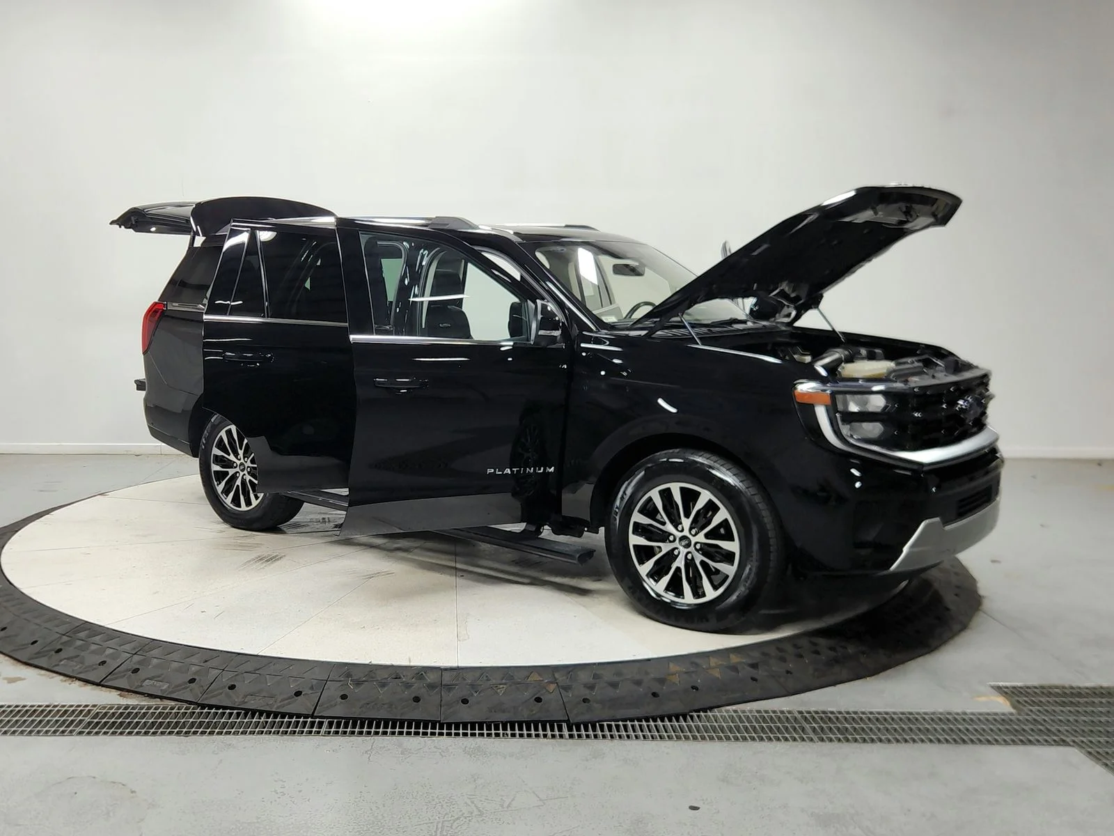Used 2025 Black Ford Platinum image 10