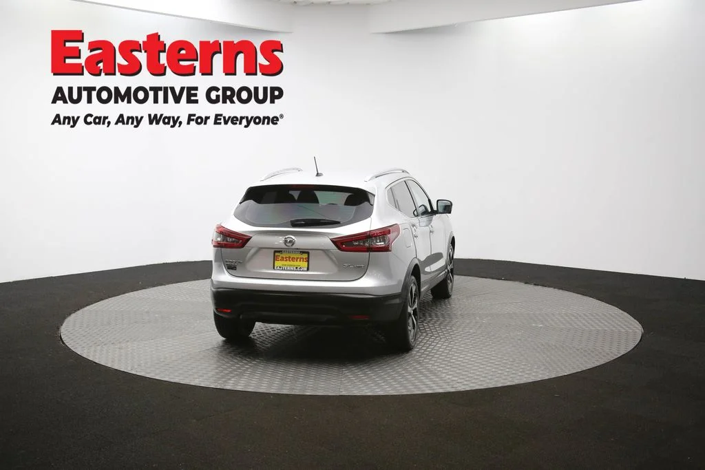 Used 2022 Silver Nissan SL image 38