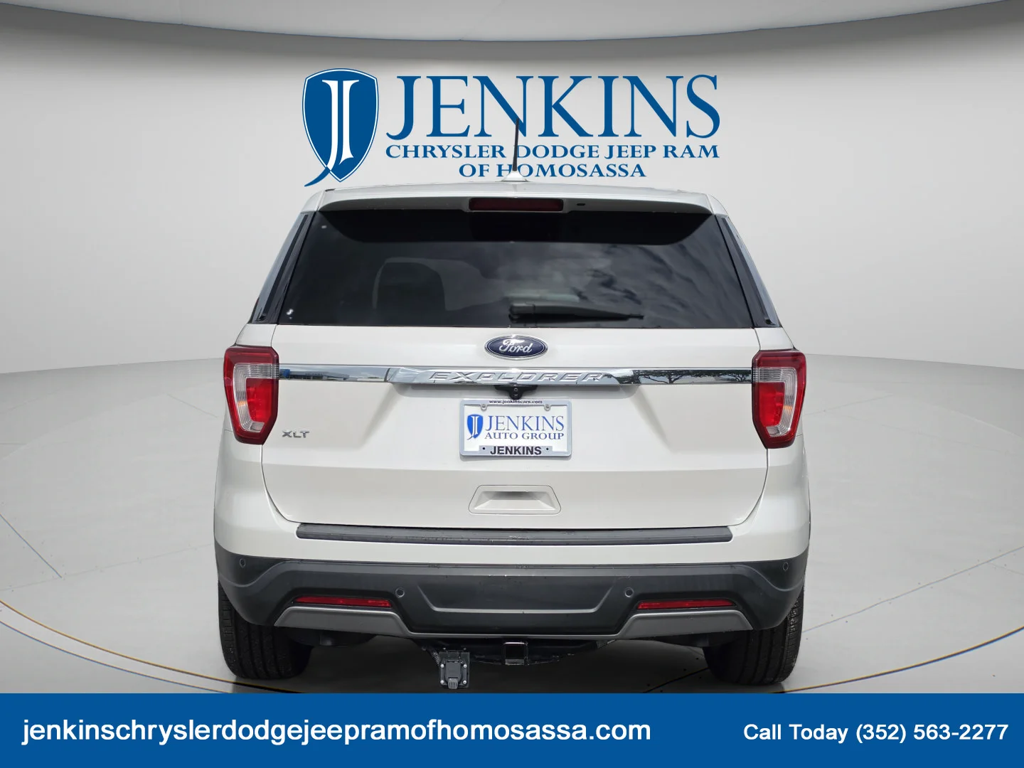 Used 2019 White Platinum Clearcoat Metallic Ford XLT image 6