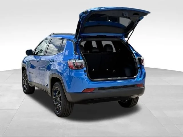 New 2026 Hydro Blue Pearl-Coat Exterior Paint Jeep Latitude image 17