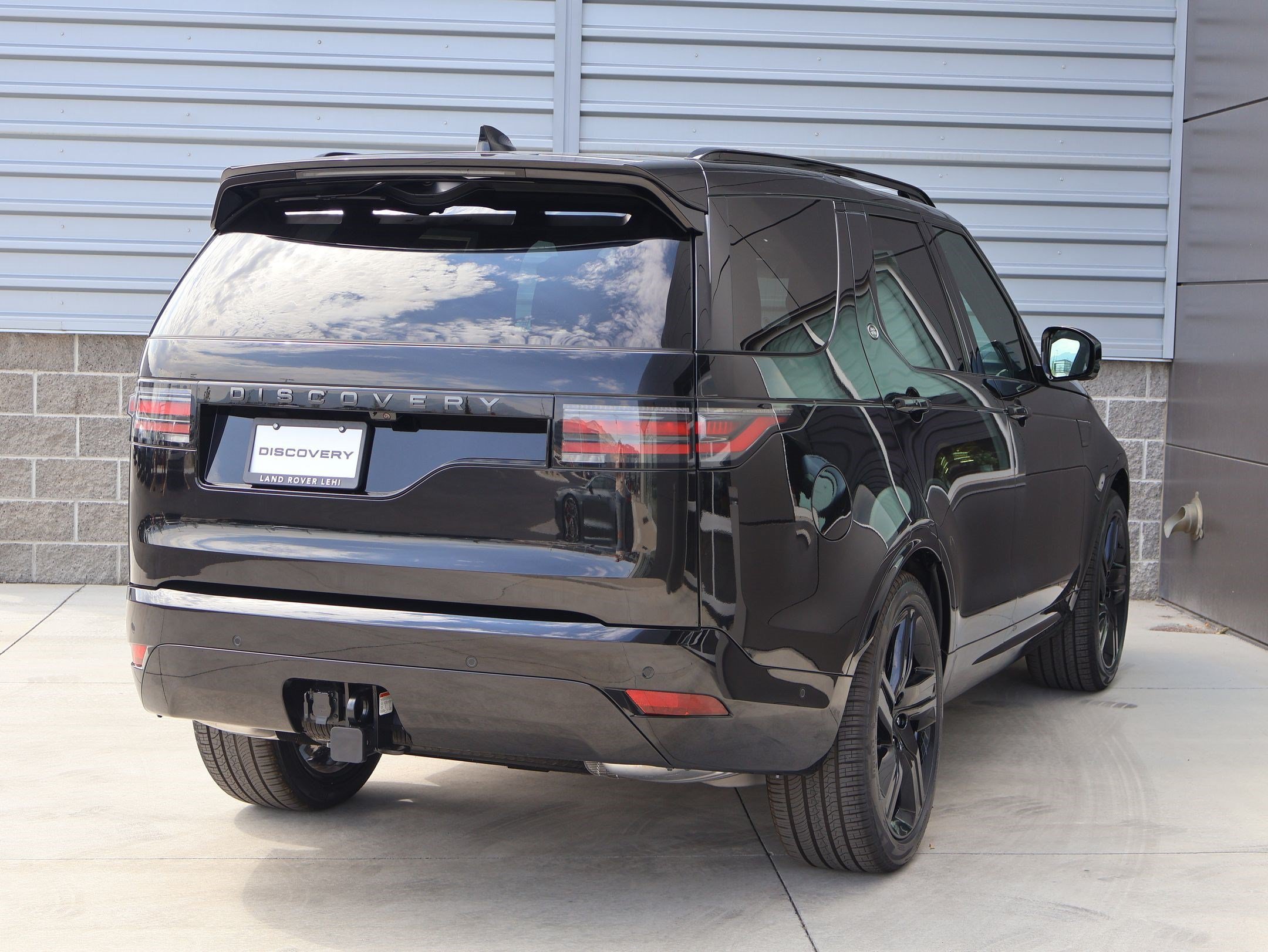 New 2026 Santorini Black LAND ROVER Dynamic SE image 5