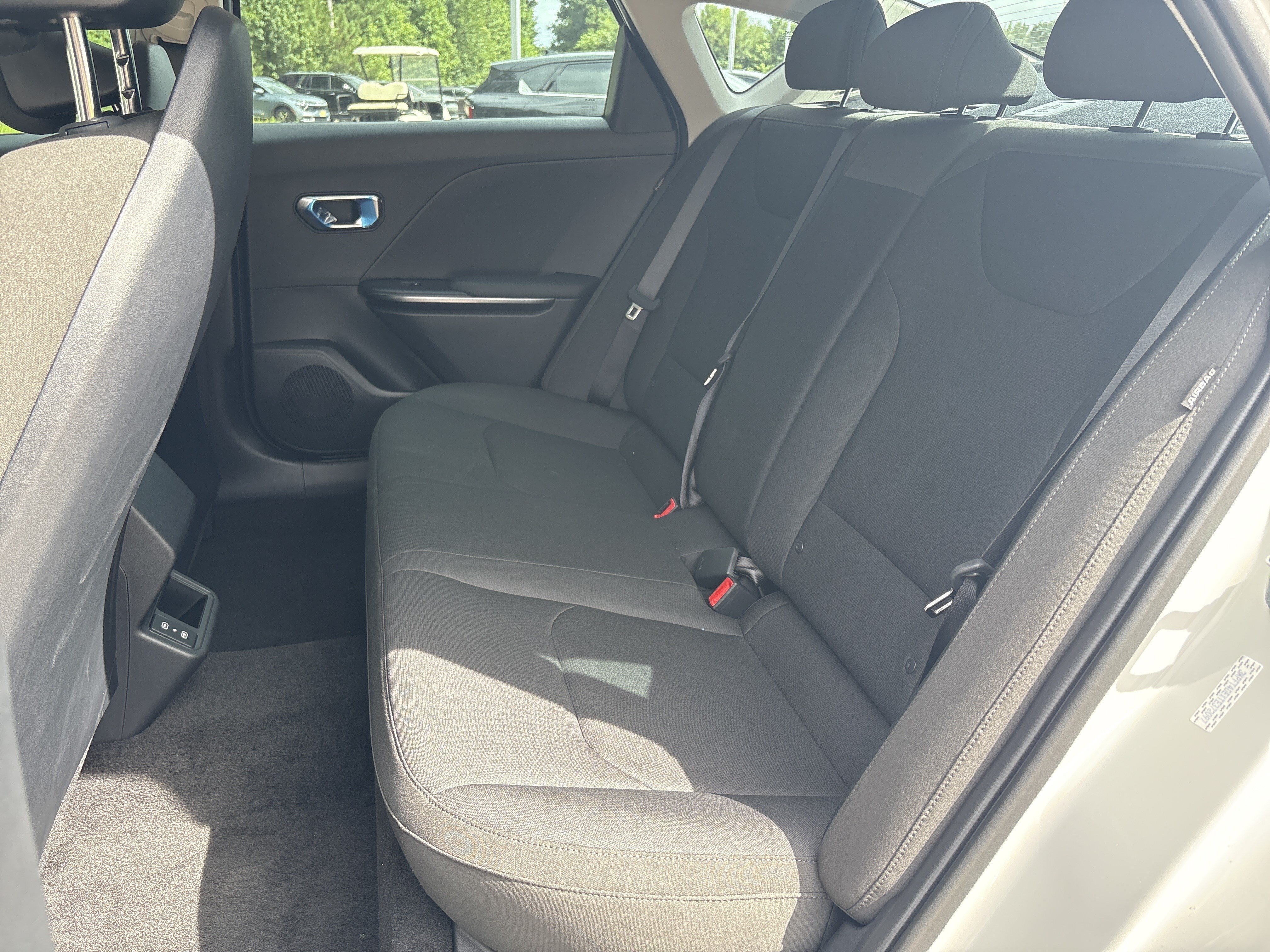 New 2026 Snow White Pearl Kia LXS image 22