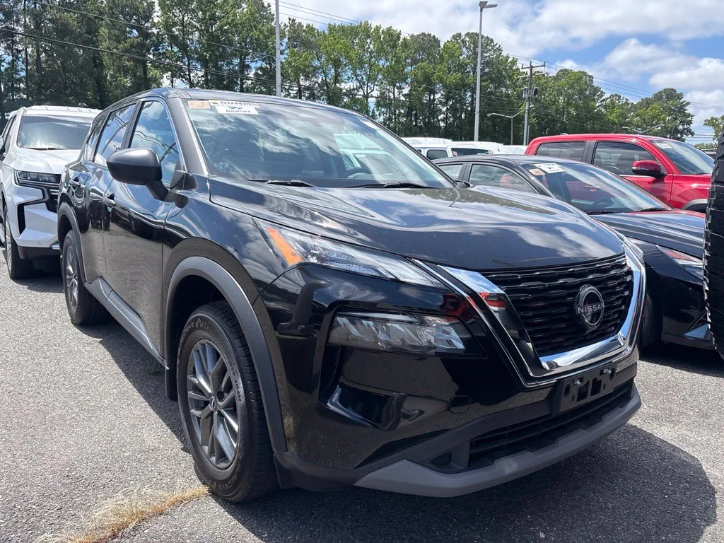 Used 2023 Black Nissan S image 4