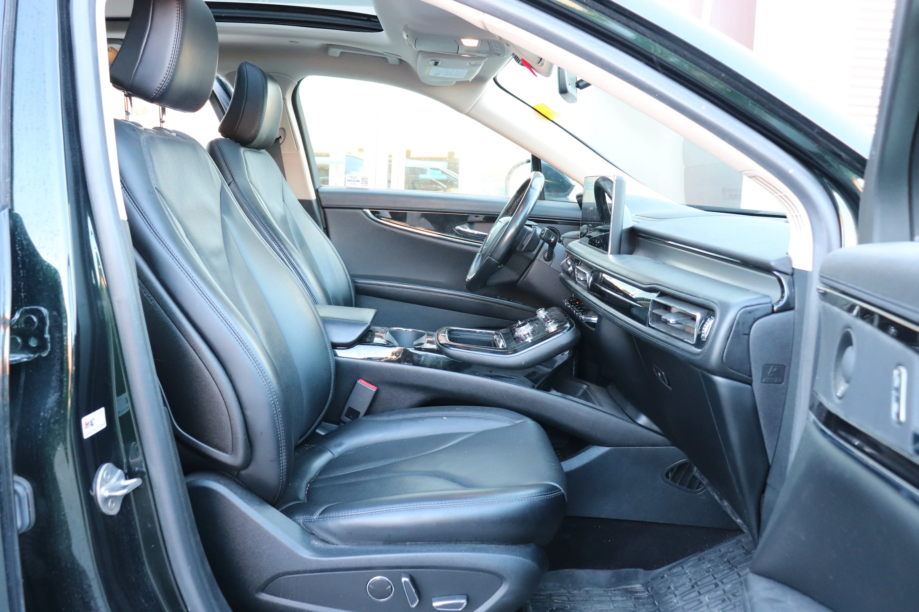 Used 2021 Green Lincoln Reserve image 6