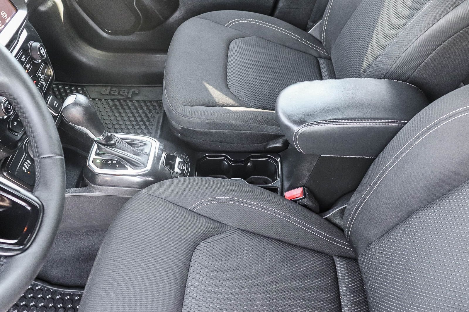 Used 2022 Graphite Gray Jeep Altitude image 23