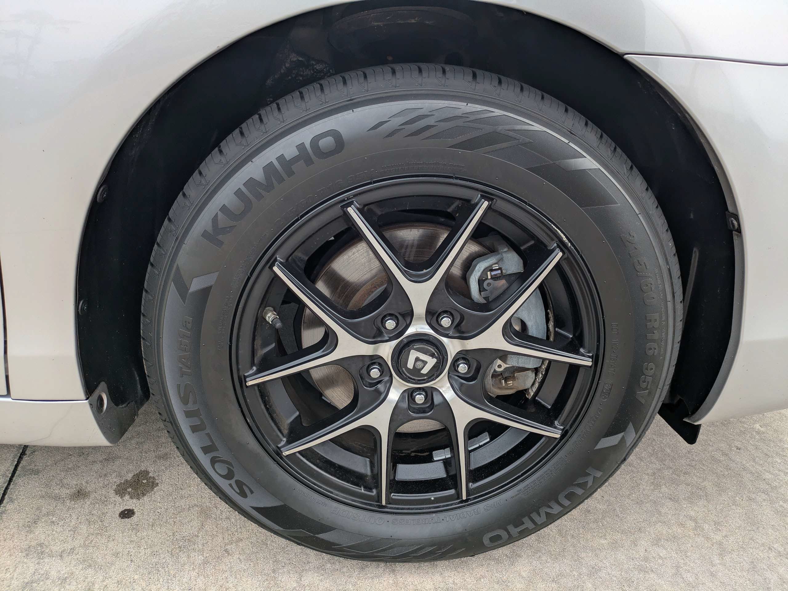 2010 Toyota Camry LE - Photo 9