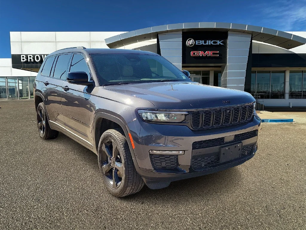 Used 2025  Jeep Limited image 1
