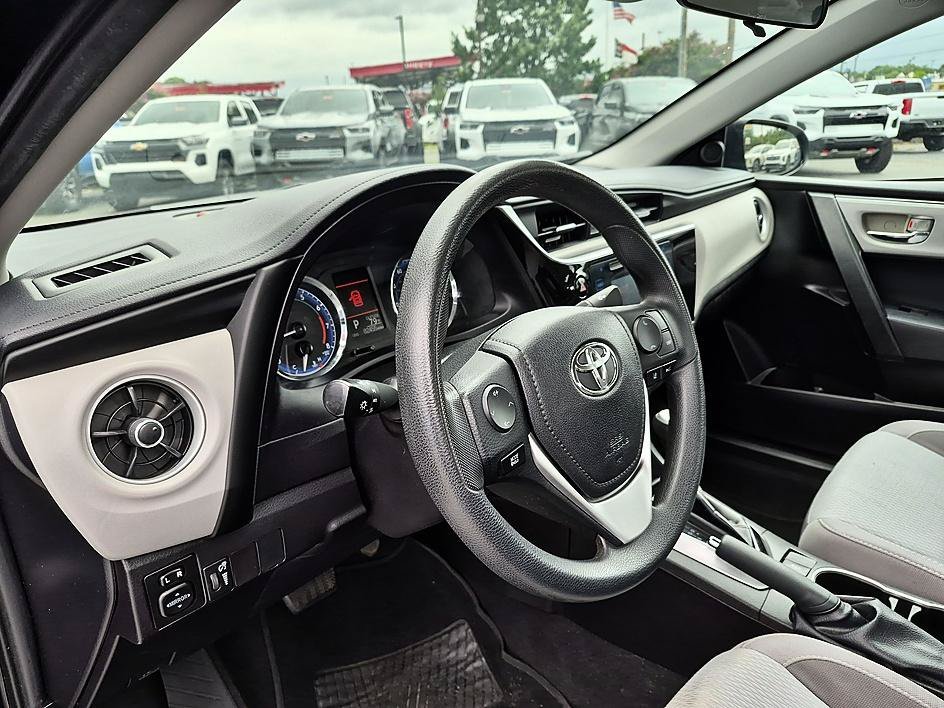 Used 2018  Toyota L image 16