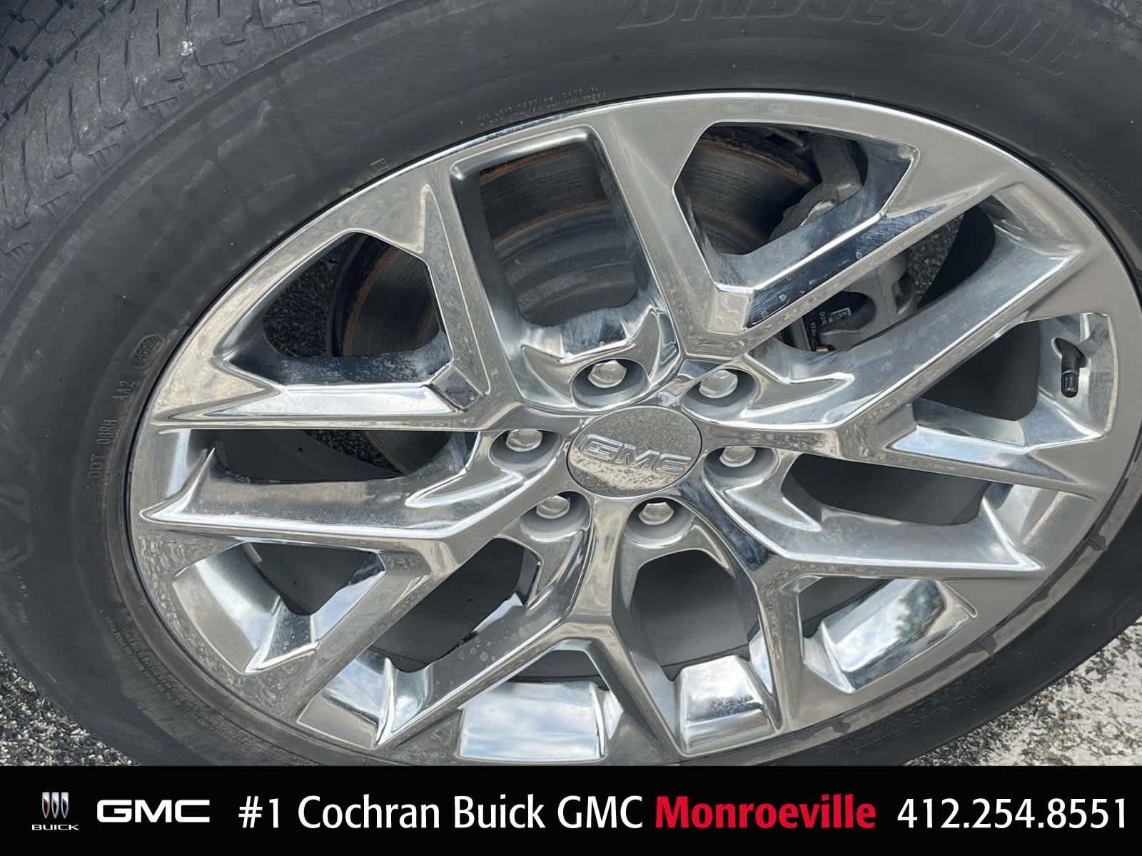 Used 2023 White Frost Tricoat GMC SLT image 19