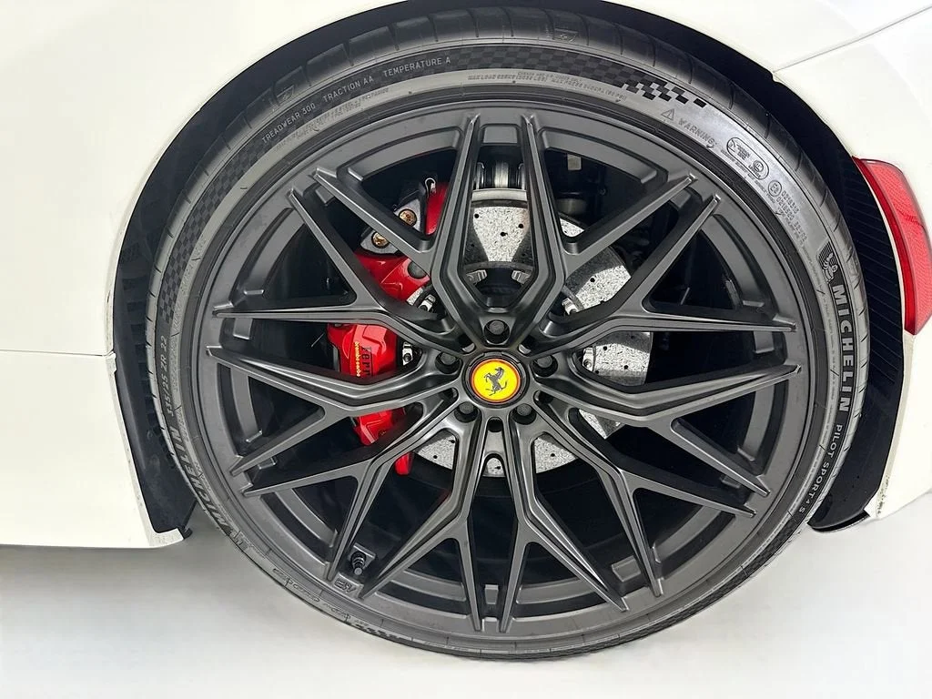 Used 2021 Bianco Avus Ferrari  image 27