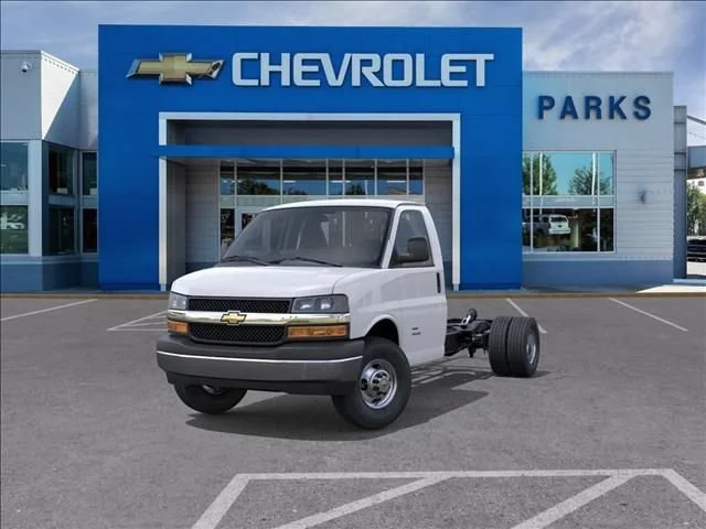 New 2026 Summit White Chevrolet 1WT image 8