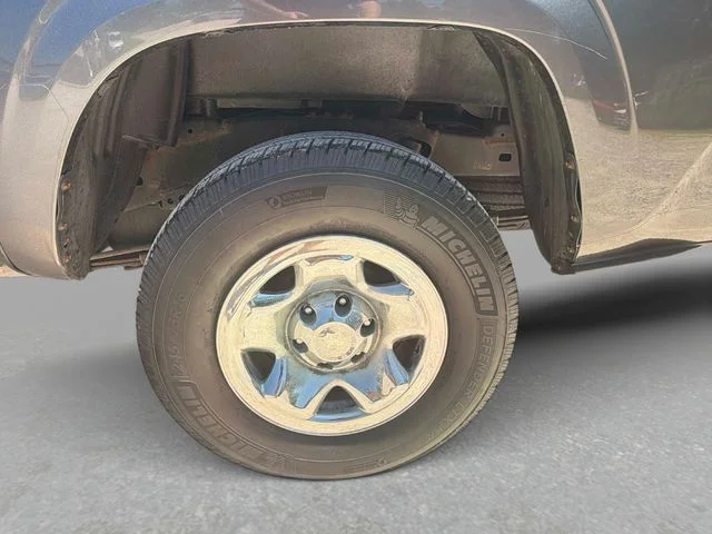 Used 2018 Gray Toyota SR image 11