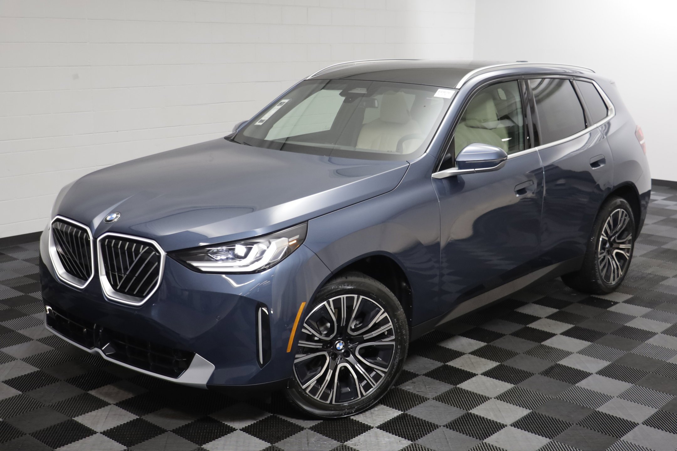 New 2026 Arctic Race Blue metallic BMW 30 xDrive image 2