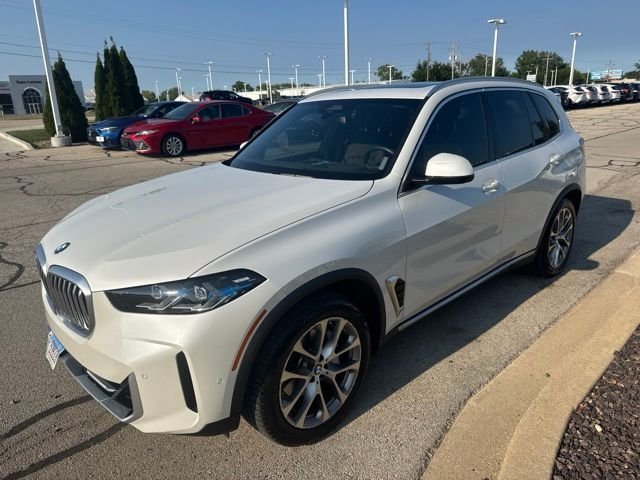 Used 2024 White Metallic BMW xDrive40i image 10