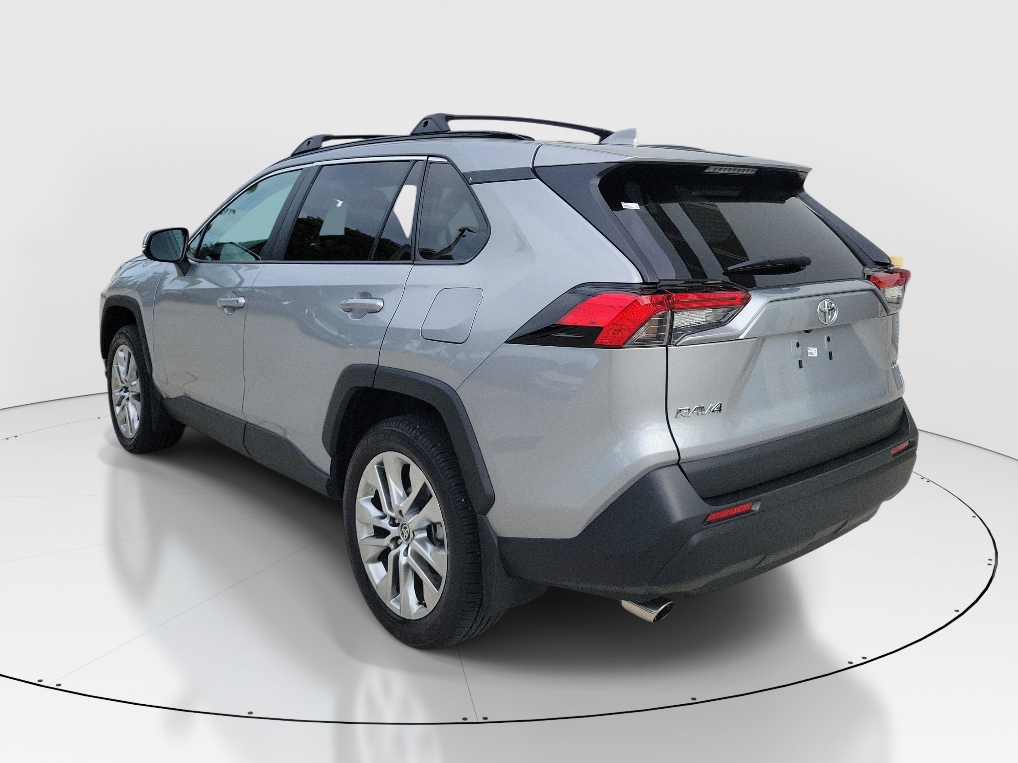 Certified Used 2025 Silver Sky Metallic Toyota XLE Premium image 5