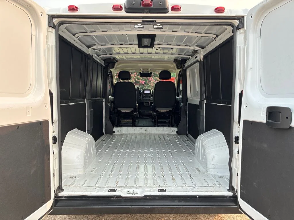 Used 2025 White Ram Base image 27