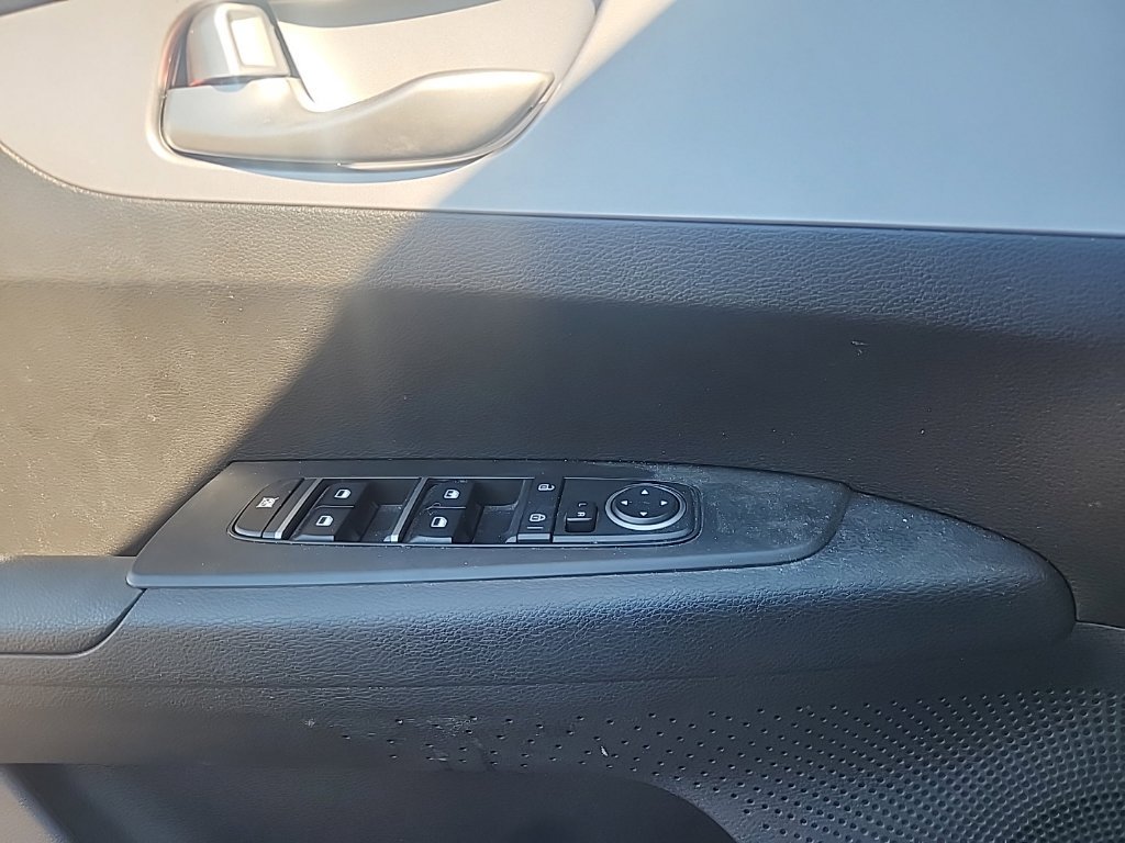 Used 2023 Black Kia LXS image 25