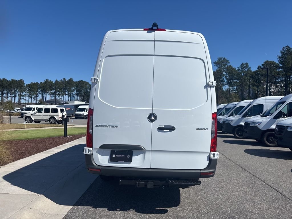 New 2026 Arctic White Mercedes-Benz Cargo 170 WB image 4