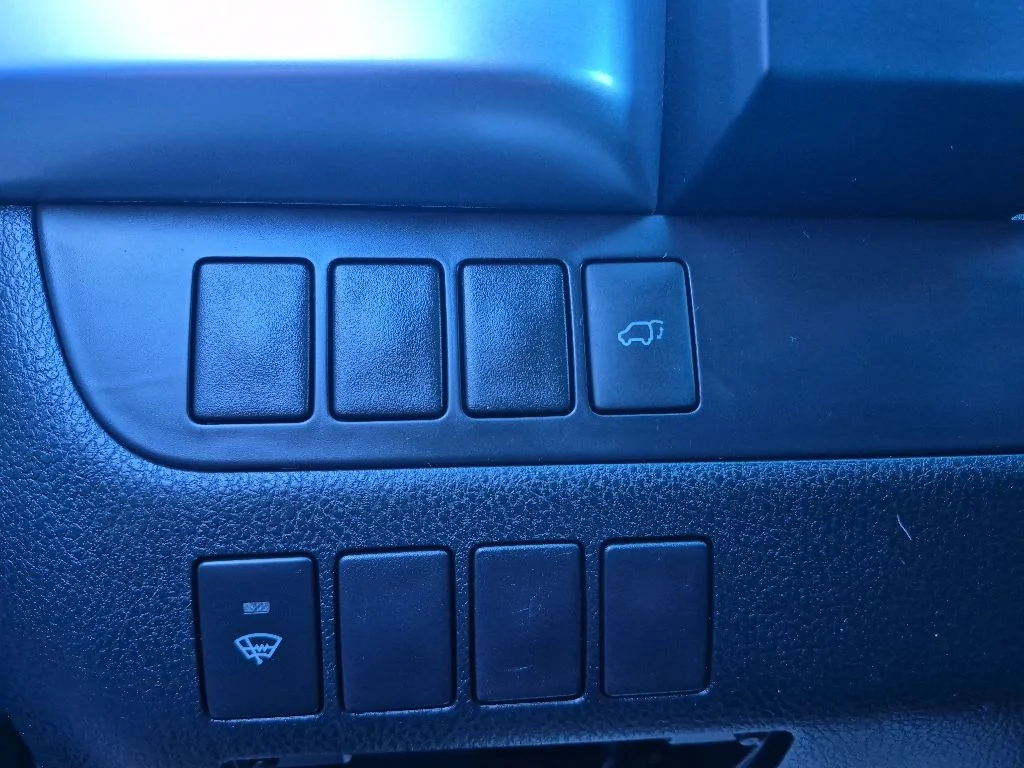 Used 2016 Gray Toyota XLE V6 image 18