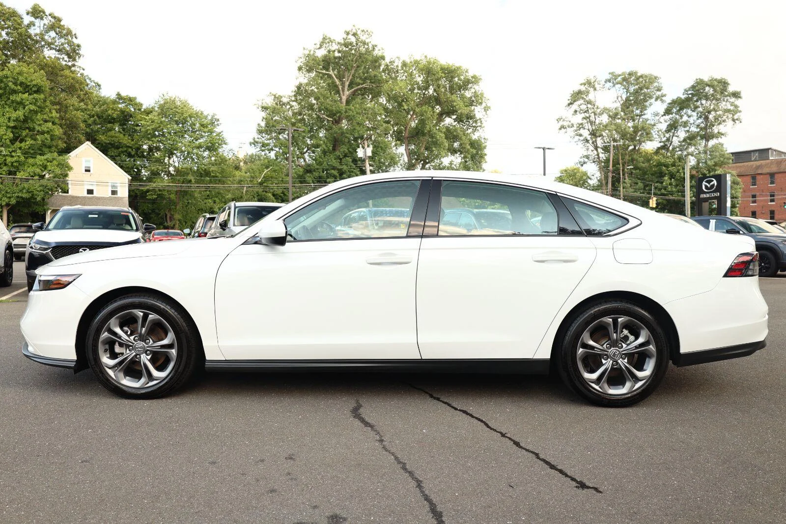 Used 2024 Platinum White Pearl Honda EX image 4