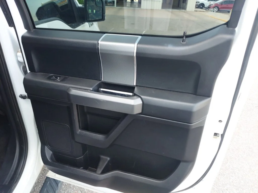 Used 2017 Oxford White Ford XLT image 30