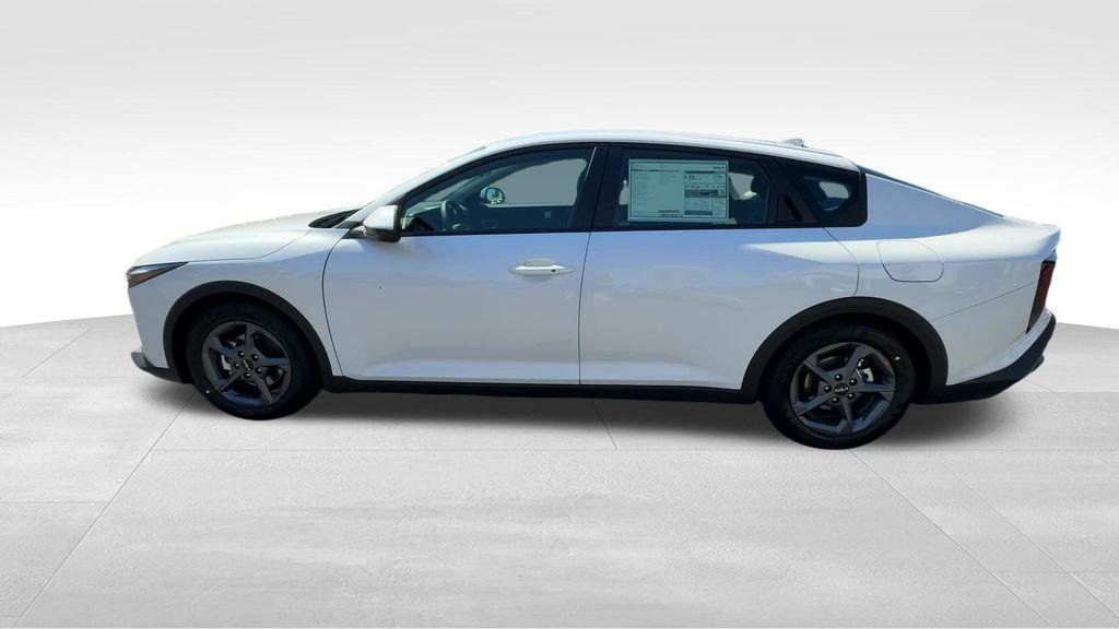New 2026 Snow White Pearl Kia LXS image 2