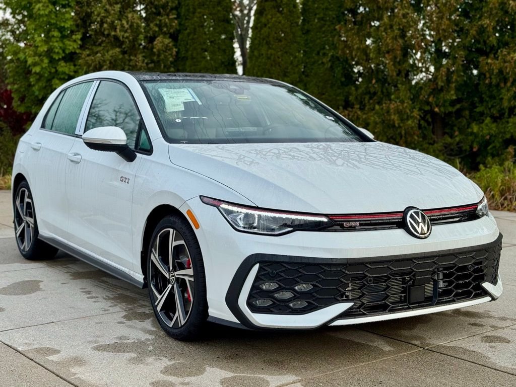 2025 Volkswagen Golf GTI 2.0T SE 4-door DSG's photo