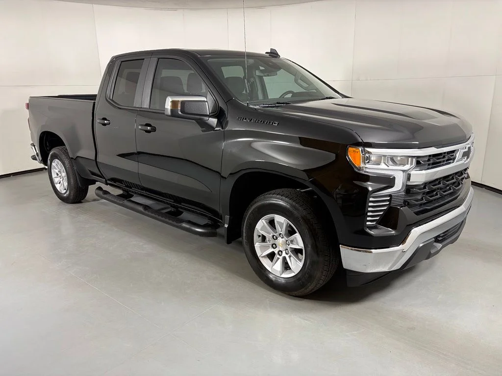 Used 2025 Black Chevrolet LT image 9