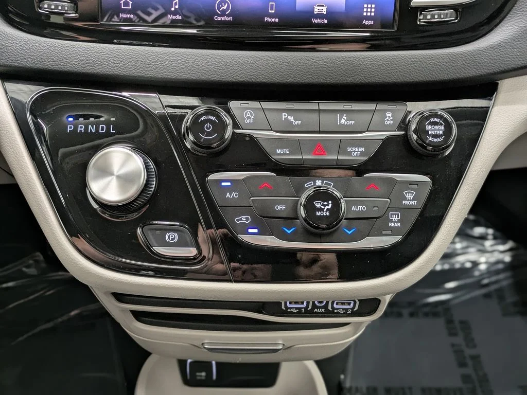 Used 2024 White Chrysler Touring L image 37