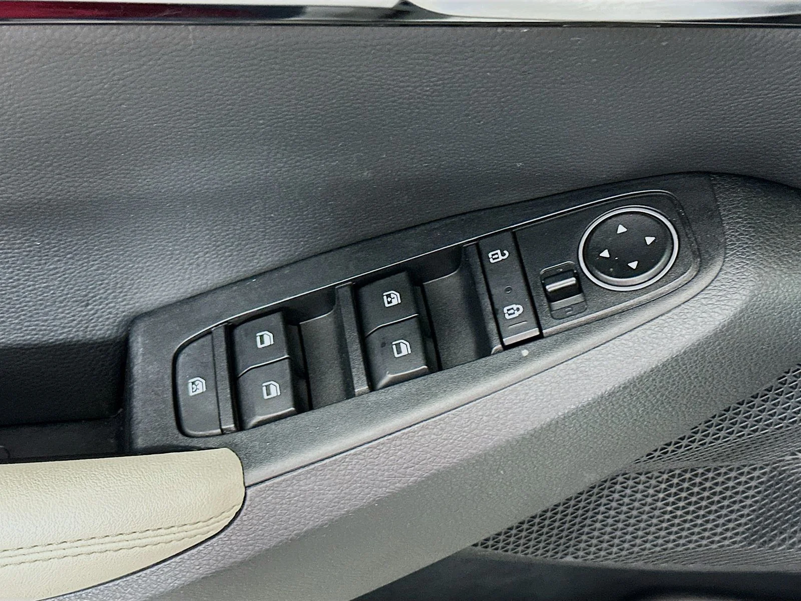 Used 2021 Snow White Pearl Kia EX image 17