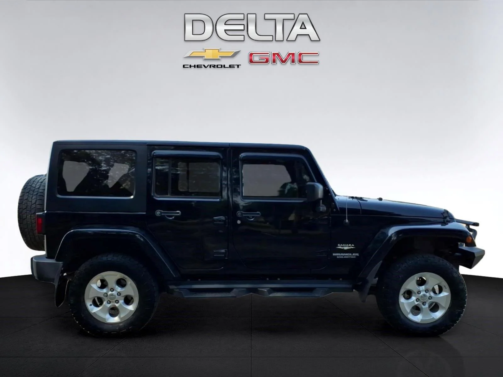 Used 2015 Black Jeep Sahara image 6