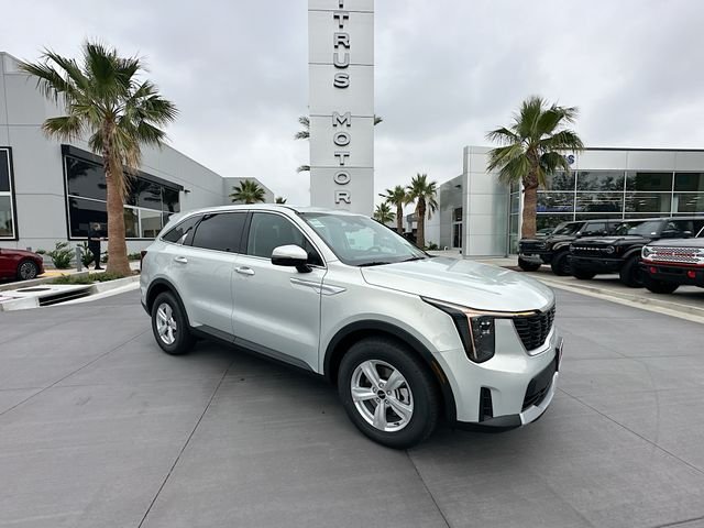 2026 Kia Sorento LX AT's photo
