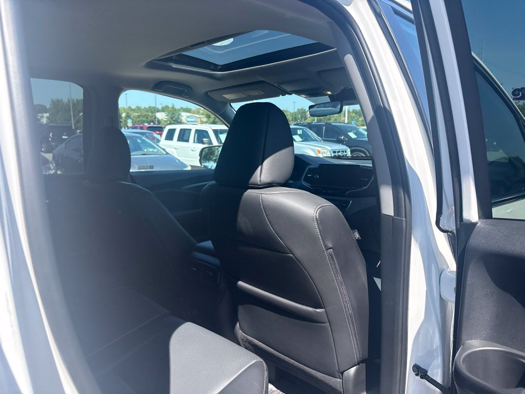 Certified Used 2024 Platinum White Pearl Honda RTL image 77