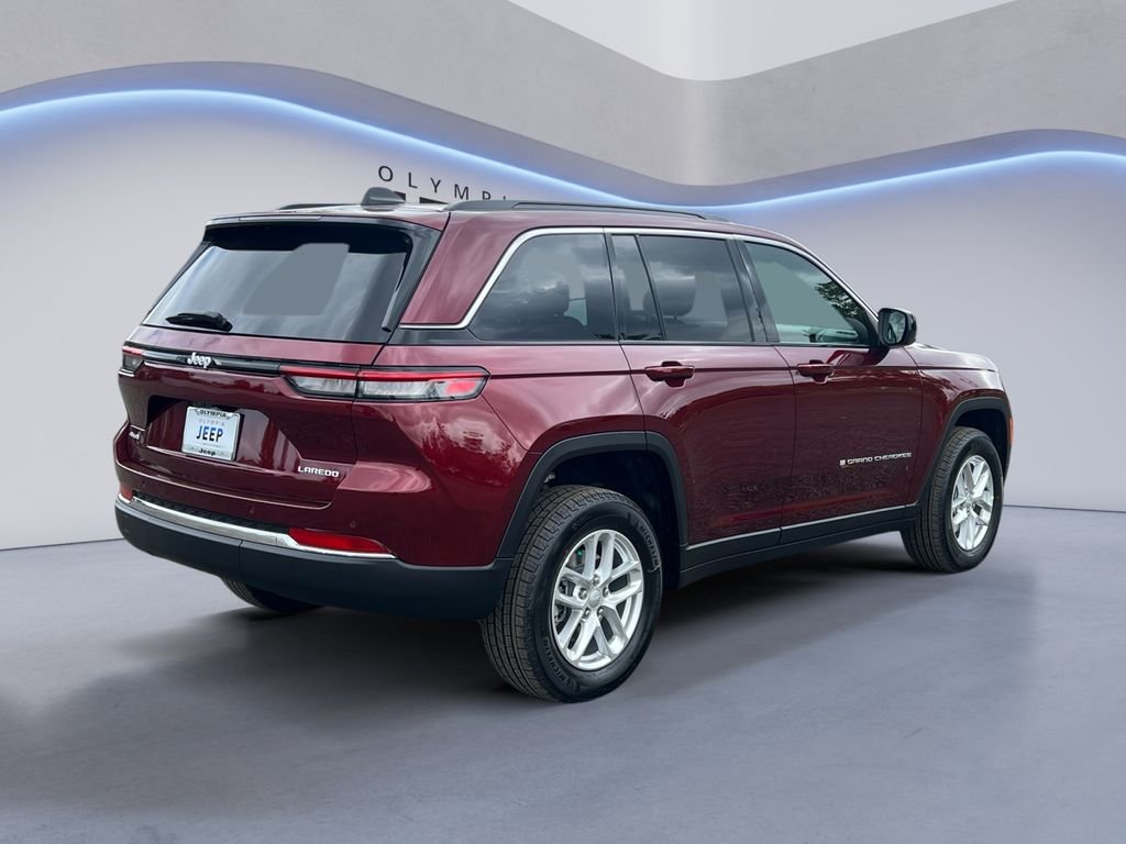 New 2026 Velvet Red Pearl-Coat Exterior Paint Jeep Laredo X image 5