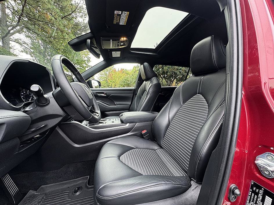 Used 2021 Ruby Flare Pearl Toyota XSE image 11