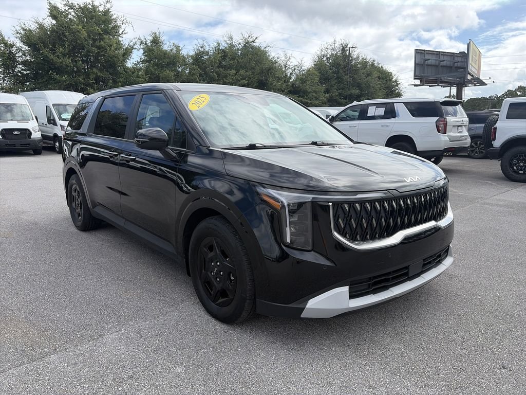 Used 2025 Aurora Black Pearl Kia LXS image 9