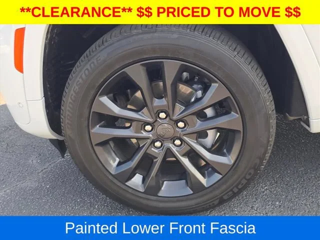 Used 2026 Bright White Clea Jeep Limited Reserve image 32
