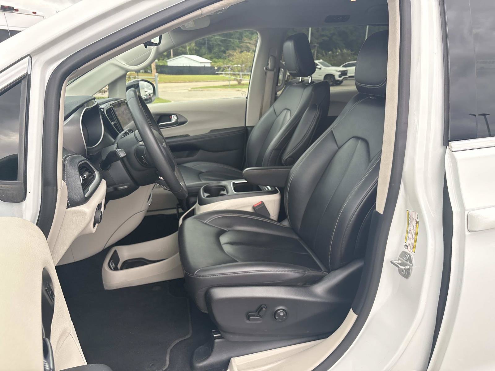 2024 Chrysler Pacifica PHEV Select - Photo 15