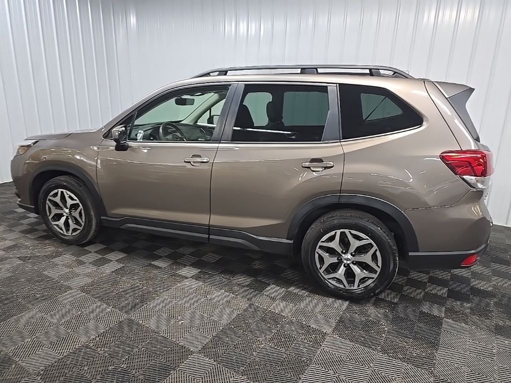 Used 2023 Brown Subaru Premium image 4