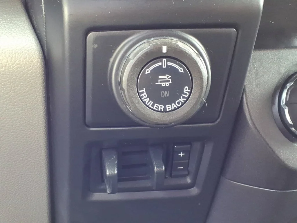 Used 2020 Black Ford XL image 17
