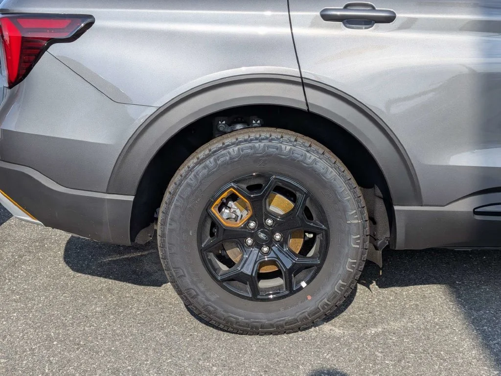New 2026 Carbonized Gray Metallic Ford Tremor® image 8