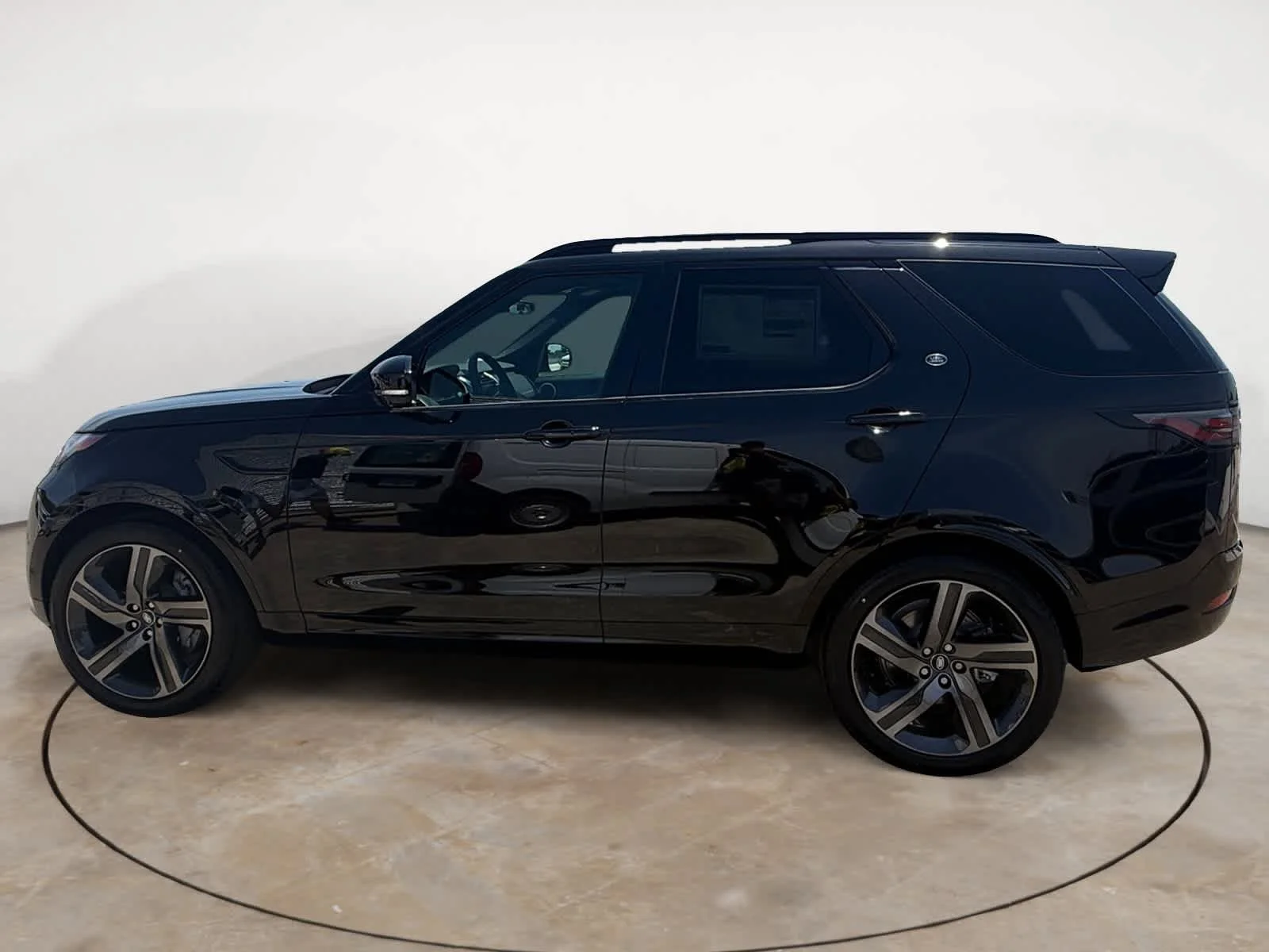 New 2026 Santorini Black LAND ROVER Dynamic SE image 2