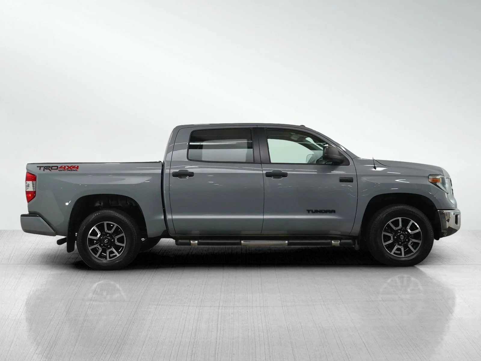 Used 2018 Cement Toyota SR5 image 6